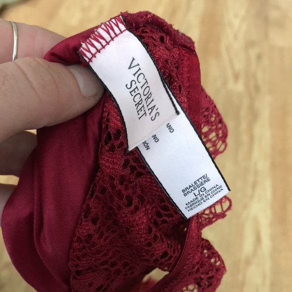 *SOLD* Victoria’s Secret Lace Bralette - Picture 4 of 4